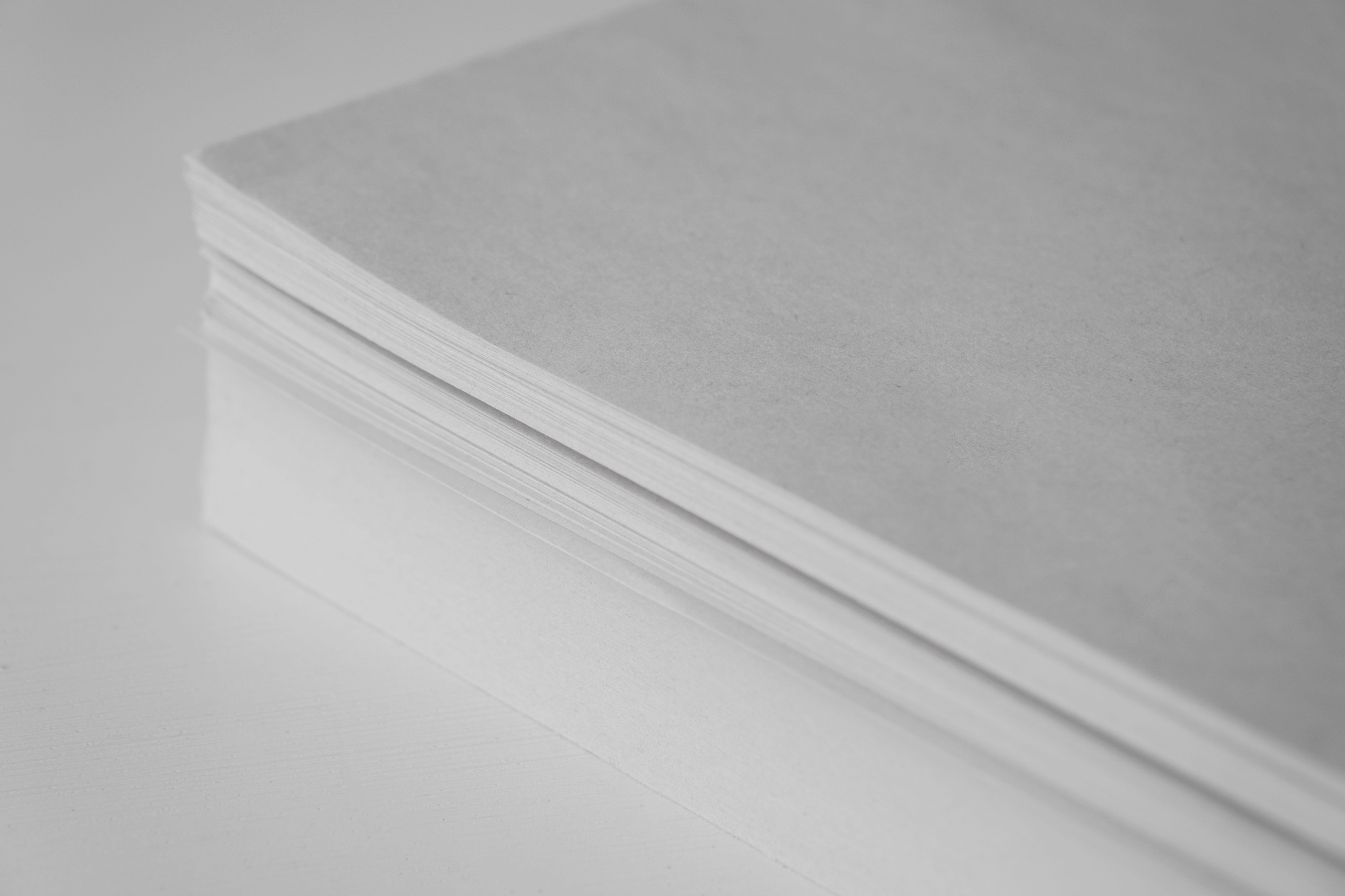 Laminas de cartón gris